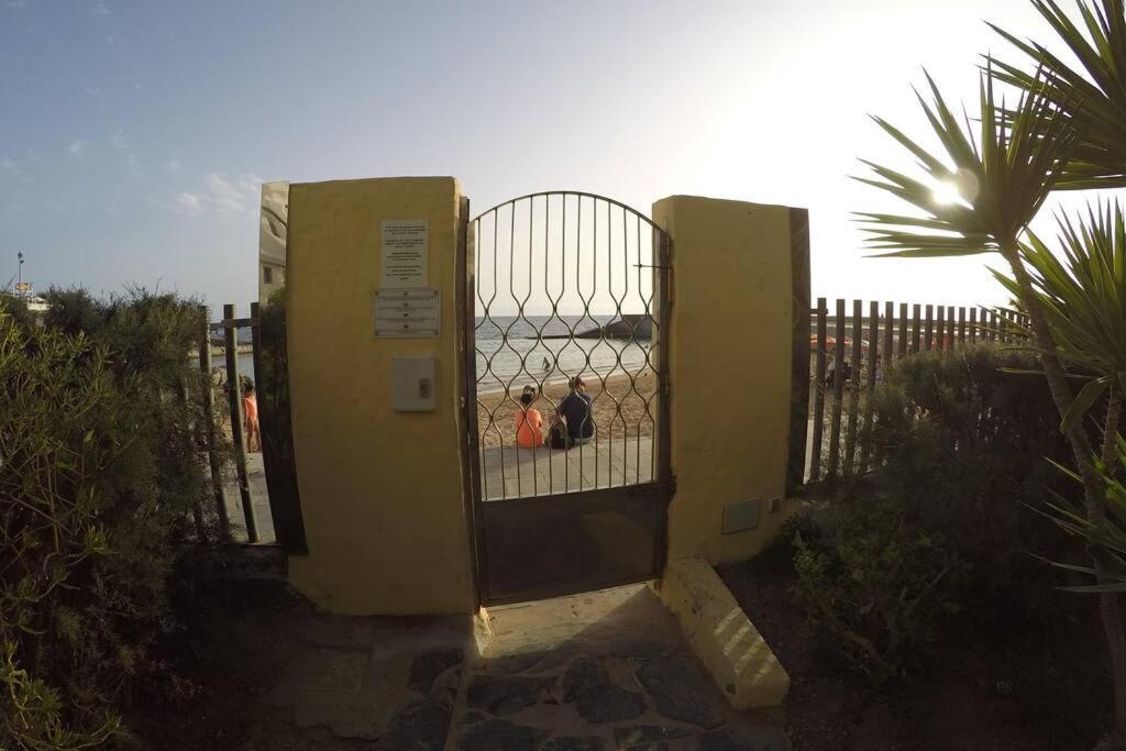 Studio Apartment La Lajilla Located At Beachfront Arguineguin Exterior foto